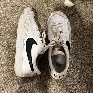 nike low blazers